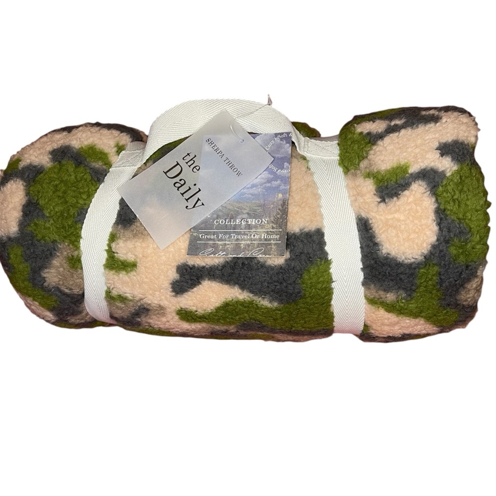 The Daily Collection Sherpa Throw Blanket 50 x 60